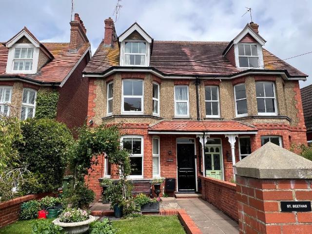 3 bedroom maisonette for sale