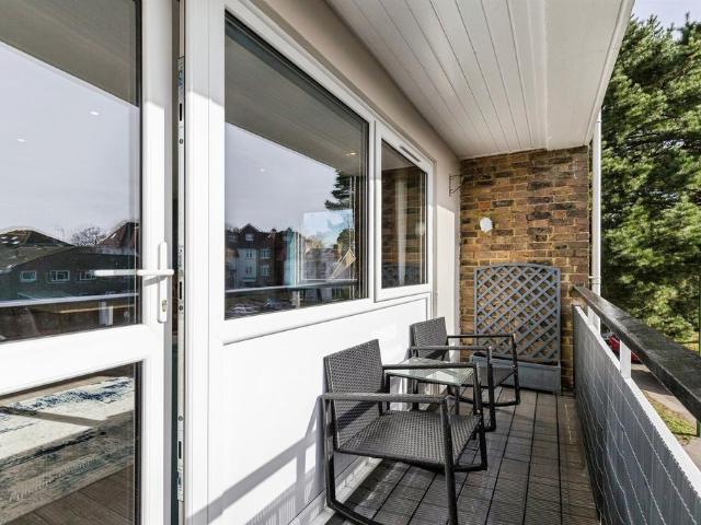 3 bedroom maisonette for sale