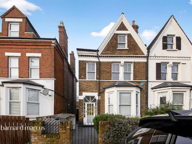 3 bedroom maisonette for sale