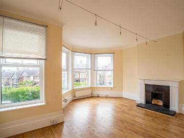3 bedroom maisonette for sale