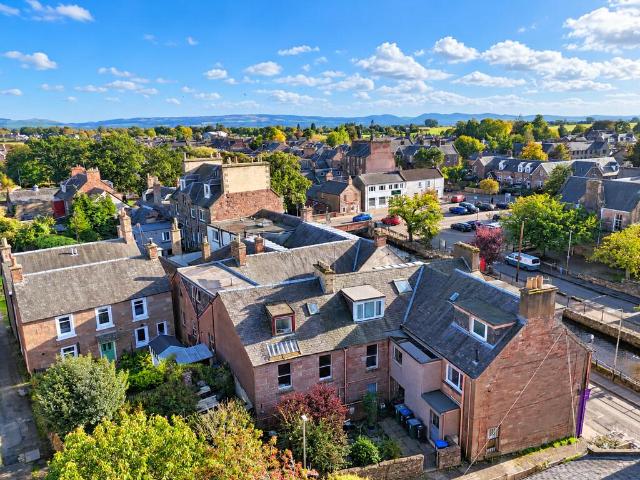3 bedroom maisonette for sale