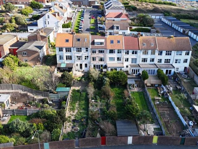 3 bedroom maisonette for sale