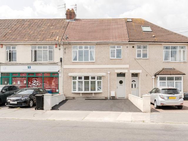 3 bedroom maisonette for sale