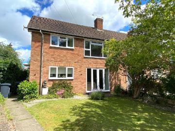 3 bedroom maisonette for sale