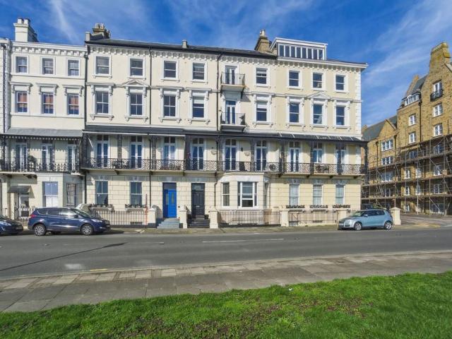 3 bedroom maisonette for sale