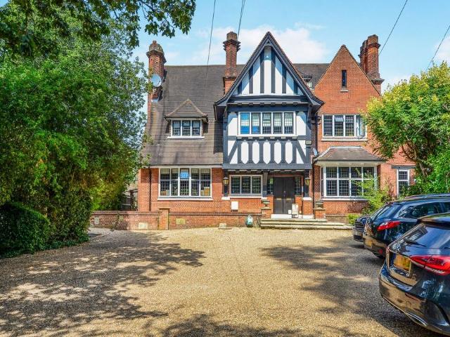 3 bedroom maisonette for sale