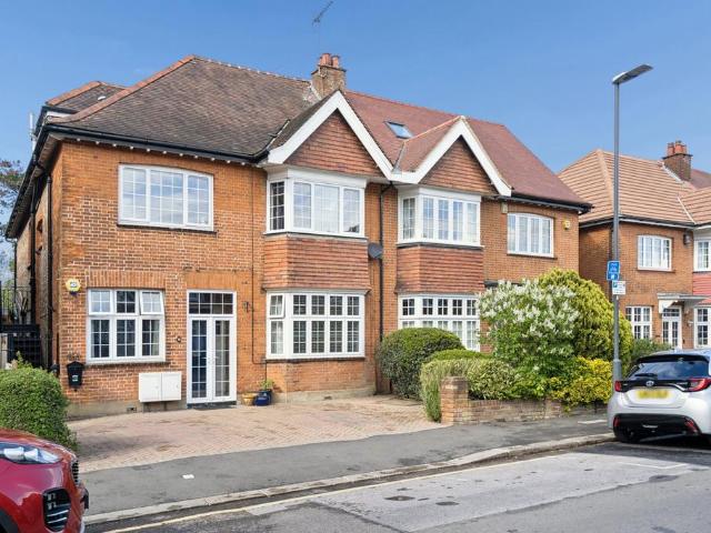 3 bedroom maisonette for sale