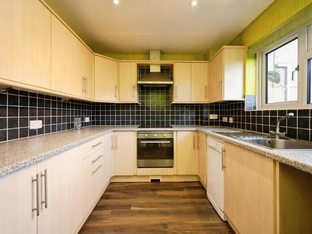 3 bedroom maisonette for sale