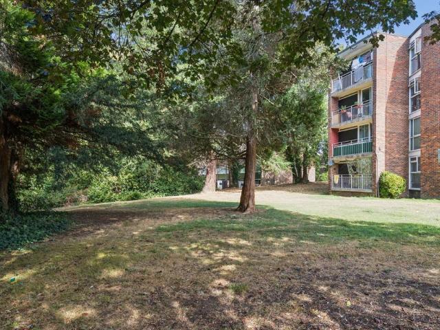 3 bedroom maisonette for sale