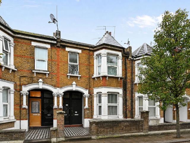 3 bedroom maisonette for sale