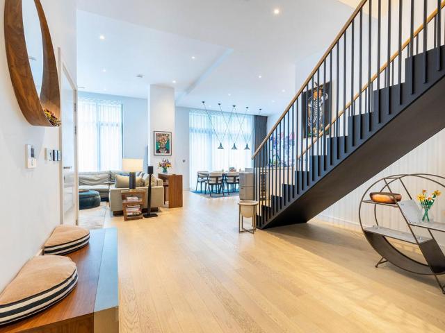 3 bedroom maisonette for sale