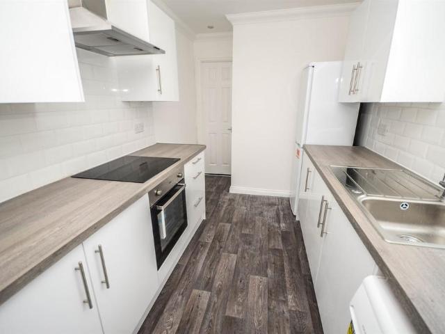 3 bedroom maisonette for sale