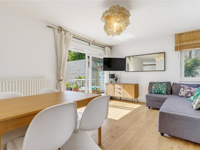 3 bedroom maisonette for sale
