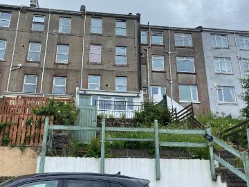 3 bedroom maisonette for sale