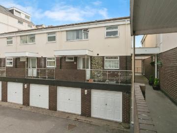 3 bedroom maisonette for sale