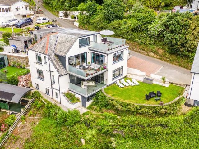 3 bedroom maisonette for sale