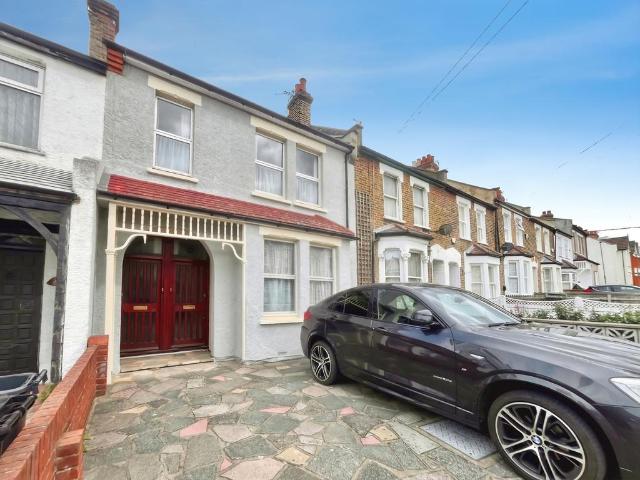 3 bedroom maisonette for sale