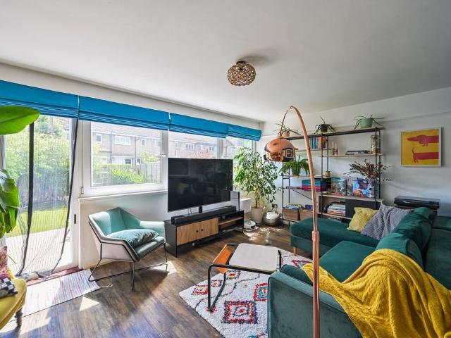 3 bedroom maisonette for sale
