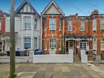 3 bedroom maisonette for sale