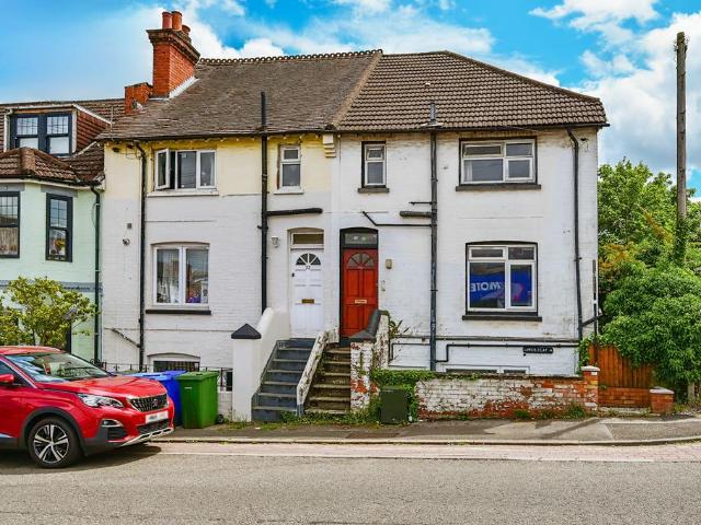 3 bedroom maisonette for sale