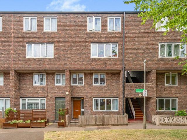 3 bedroom maisonette for sale