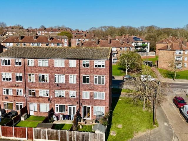 3 bedroom maisonette for sale