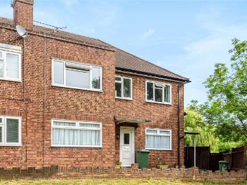 3 bedroom maisonette for sale