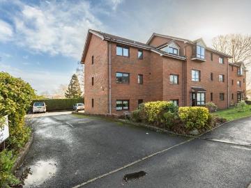 3 bedroom maisonette for sale
