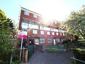 3 bedroom maisonette for sale