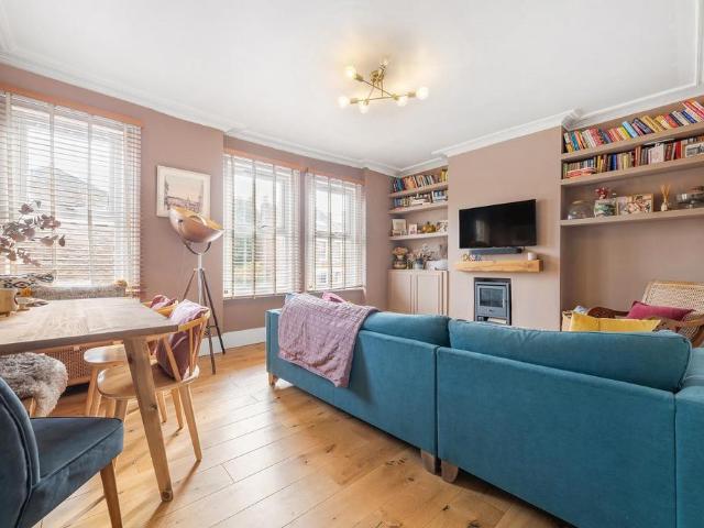 3 bedroom maisonette for sale