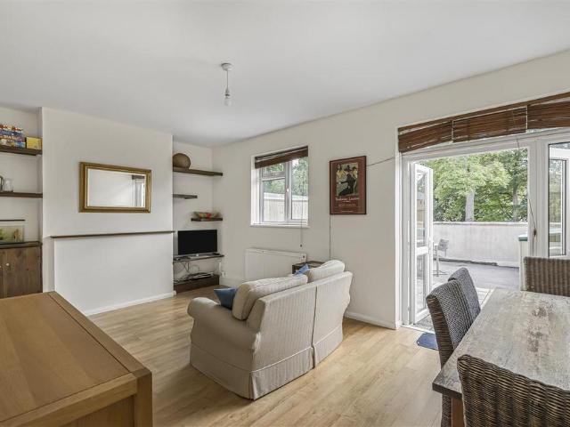 3 bedroom maisonette for sale