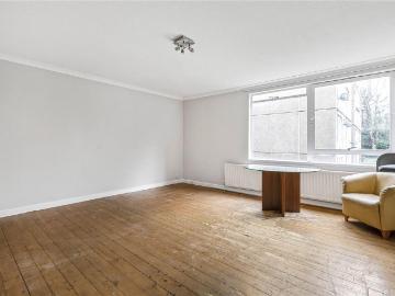 3 bedroom maisonette for sale