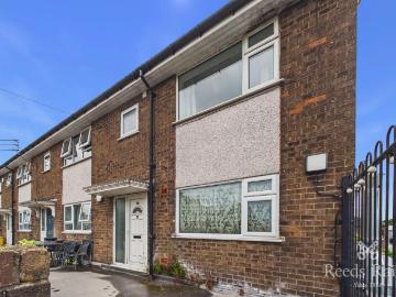 3 bedroom maisonette for sale