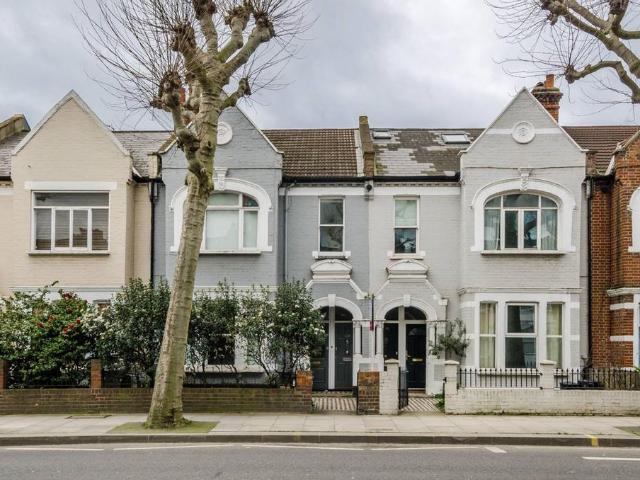 3 bedroom maisonette for sale