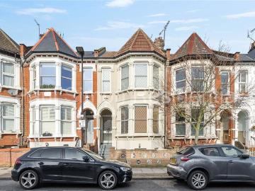 3 bedroom maisonette for sale
