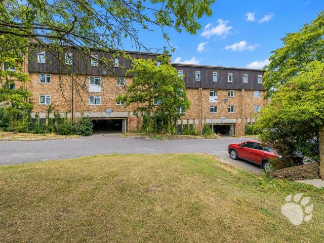 3 bedroom maisonette for sale
