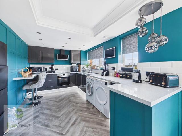 3 bedroom maisonette for sale