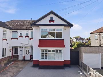 3 bedroom maisonette for sale