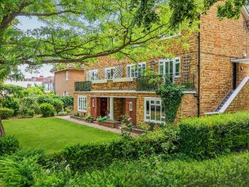 3 bedroom maisonette for sale