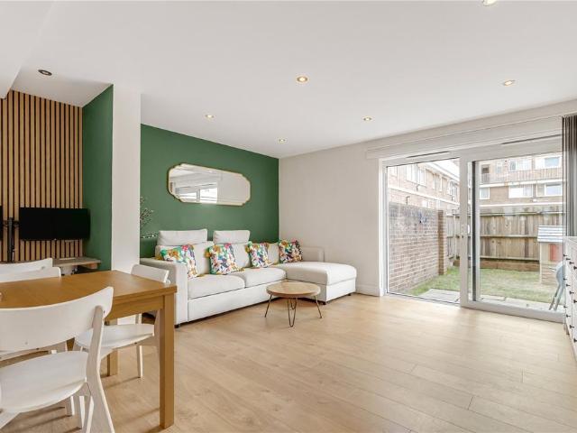 3 bedroom maisonette for sale