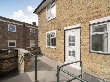 3 bedroom maisonette for sale