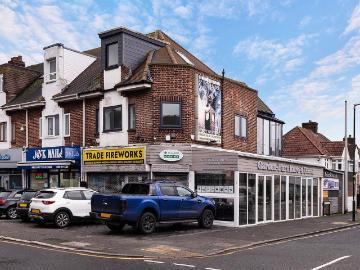 3 bedroom maisonette for sale