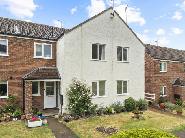 3 bedroom maisonette for sale
