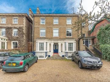 3 bedroom maisonette for sale
