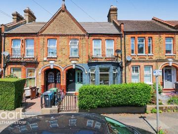 3 bedroom maisonette for sale