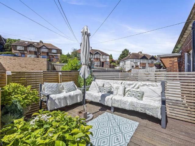 3 bedroom maisonette for sale