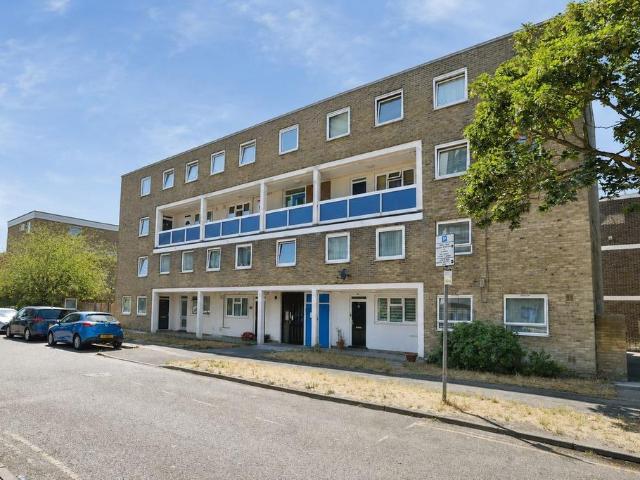 3 bedroom maisonette for sale