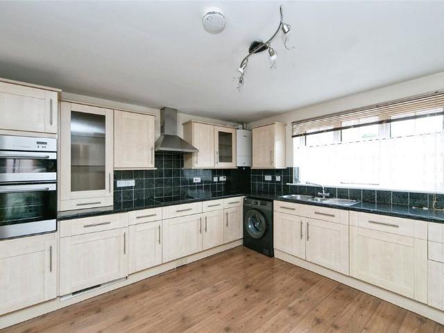 3 bedroom maisonette for sale