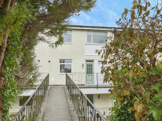 3 bedroom maisonette for sale