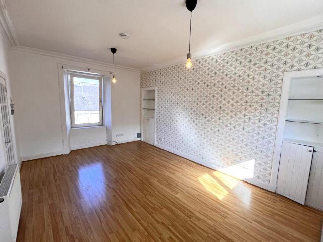 3 bedroom maisonette for sale